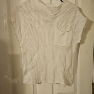 Chic White Knit Women's Tee with Pocket
